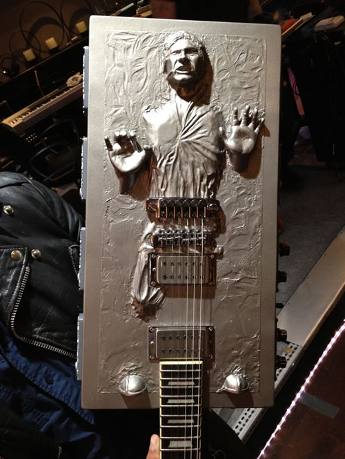 Han Solo congelado em carbonita vira guitarra