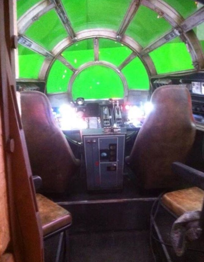 Fotos do interior da Millennium Falcon - Star Wars Episódio VII 04