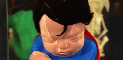 Se um cientista queira fazer clones de super-heróis, o desenvolvimento in vitro seria exatamente desse jeito