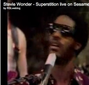Twitter do dia: Stevie Wonder tocava Superstition na Vila Sésamo
