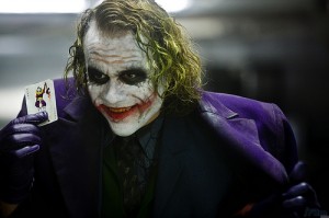 Onde está o Coringa em O Cavaleiro das Trevas Ressurge