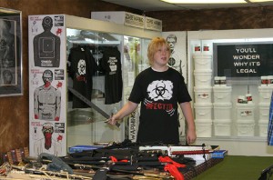 loja zumbi inaugurada Zombie Apocalypse Store