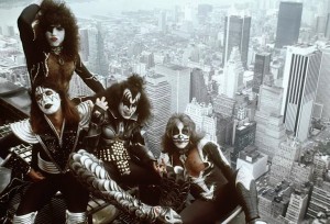 Kiss anuncia gibi para crianças