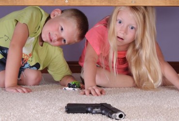 armas com crianças