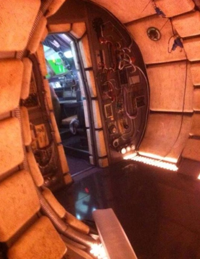 Fotos do interior da Millennium Falcon - Star Wars Episódio VII