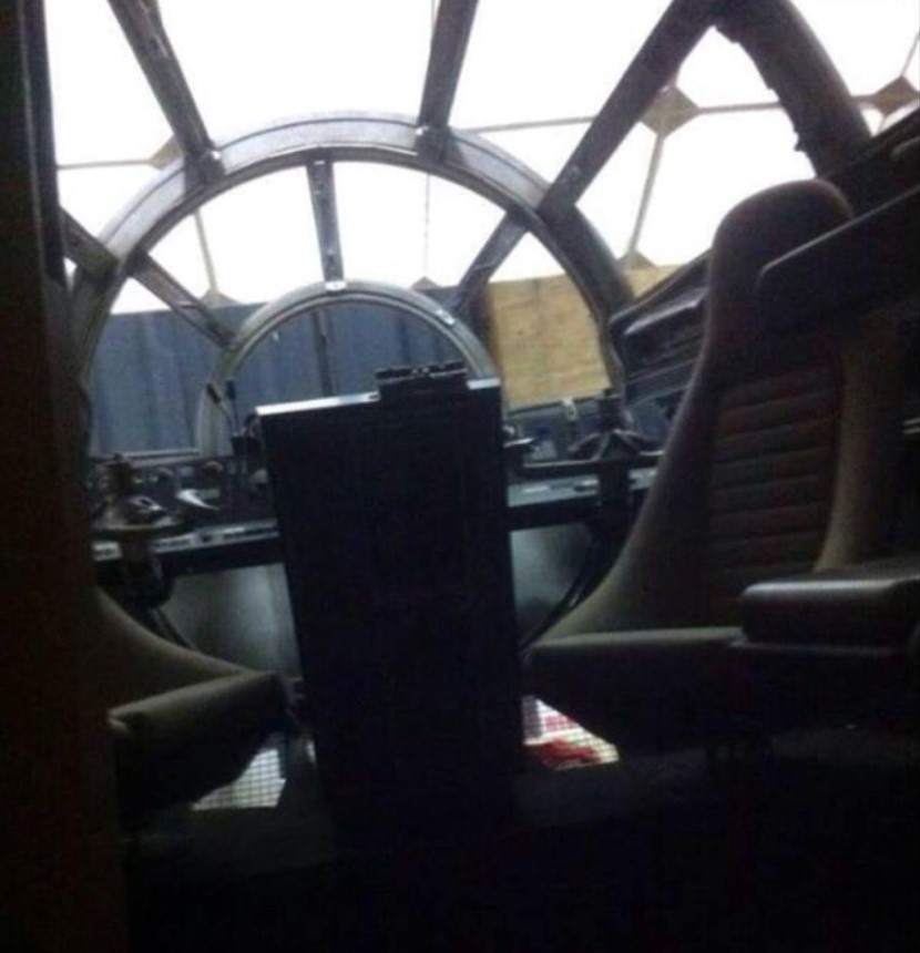 Fotos do interior da Millennium Falcon - Star Wars Episódio VII