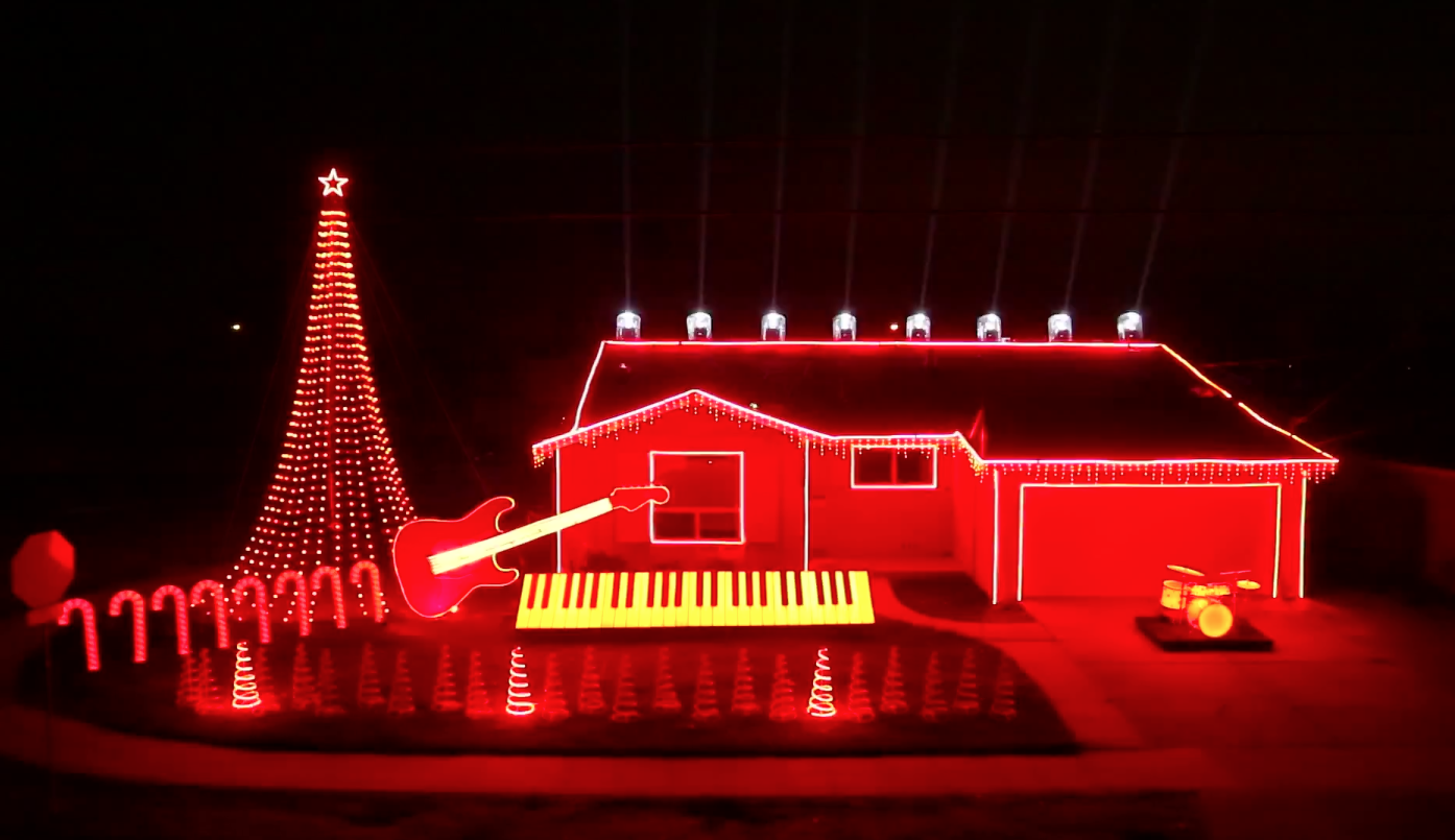 Luzes de Natal sincronizadas com o tema de Star Wars…que vergonha das minhas luzes aqui em casa