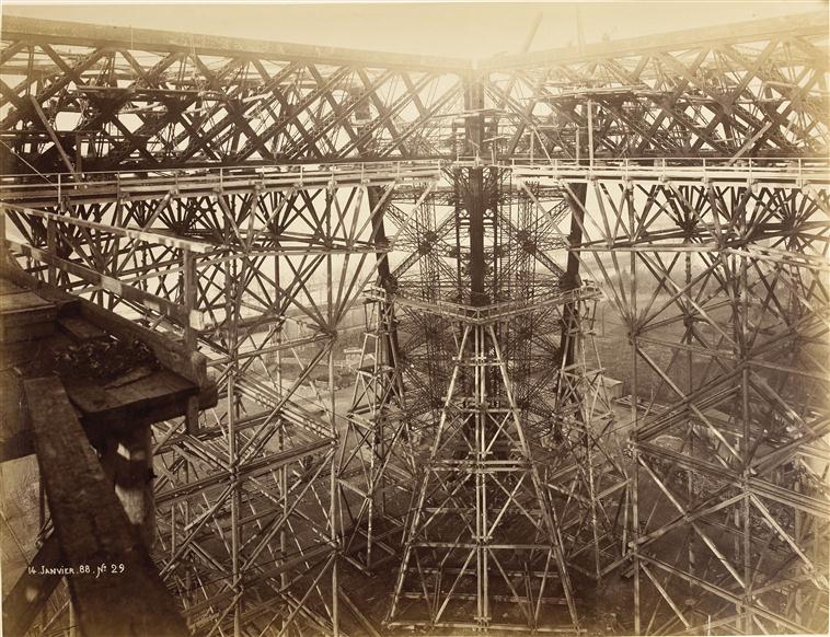 A construção da Torre Eiffel 07