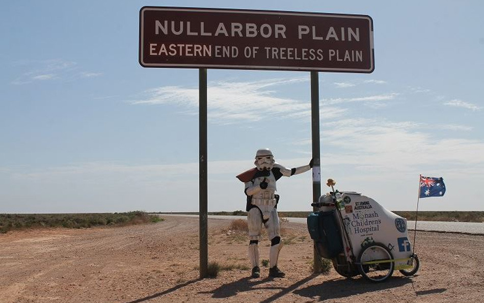 O uniforme dos Stormtroopers são à prova de cobra 01