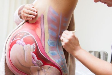 Body Painting em uma mulher grávida 01