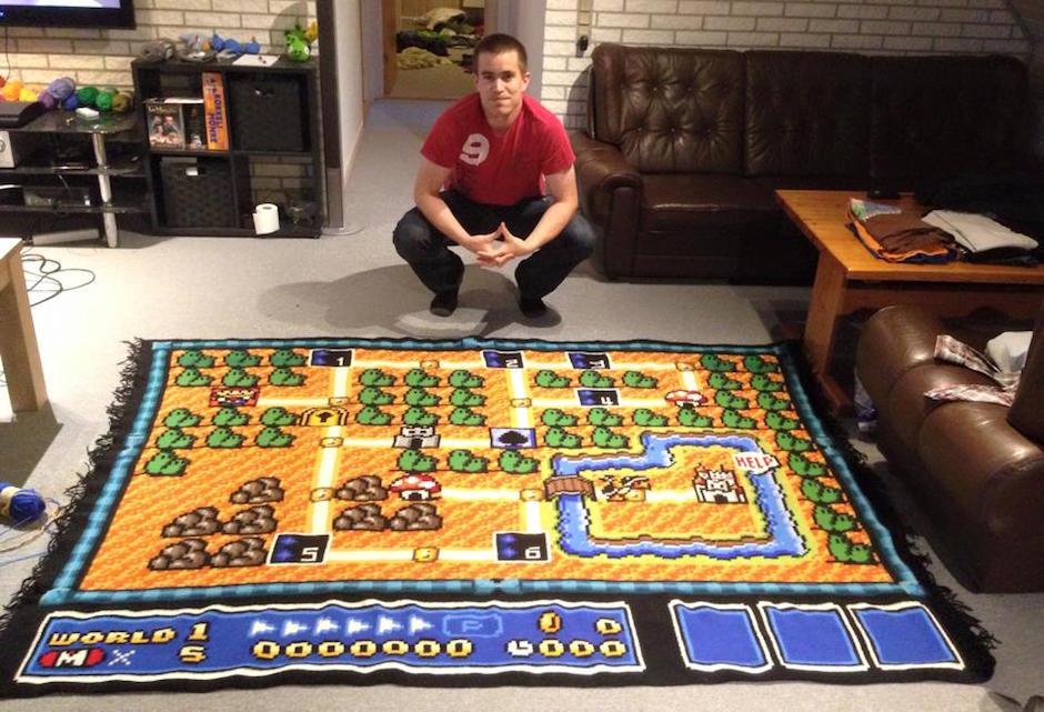 Ser nerd é ficar 06 anos fazendo um tapete de crochê do mapa do Super Mario Bros 01